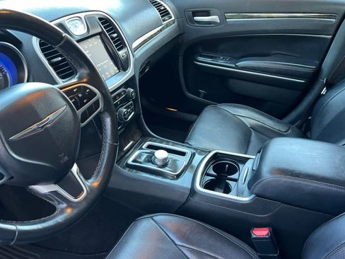 Used 2019 Chrysler 300 Limited RWD image 12