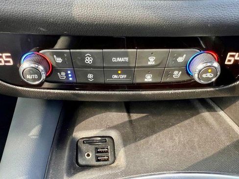 Used 2021 Buick Enclave Premium w/ Sun and Sites Package image 23