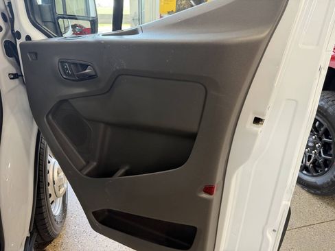 Used 2022 Ford Transit 250 148 High Roof AWD image 26