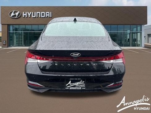 Certified 2022 Hyundai Elantra SE FWD image 4