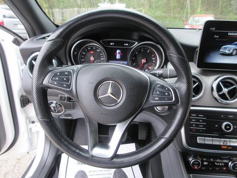 Used 2020 Mercedes-Benz GLA 250 4MATIC image 17