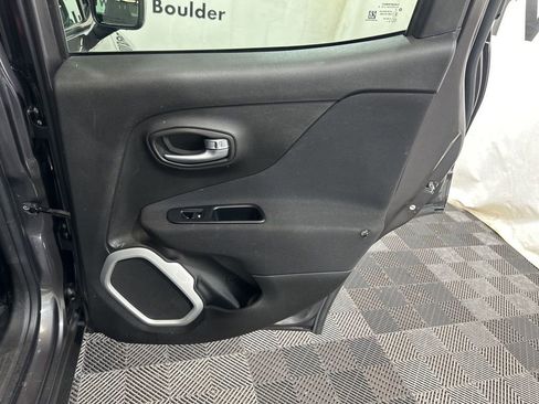 Used 2018 Jeep Renegade Latitude image 14