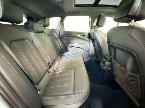 Used 2025 Audi Q4 e-tron Premium Plus image 25