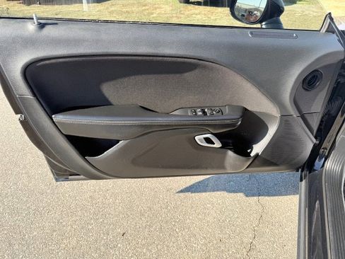 Used 2021 Dodge Challenger SXT w/ Blacktop Package image 9