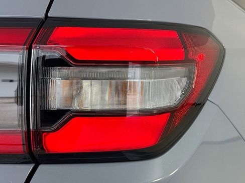 Used 2025 Honda Pilot Sport image 32