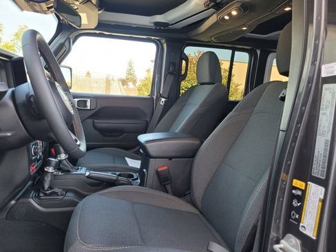 Used 2024 Jeep Wrangler Unlimited AWD/4WD image 12
