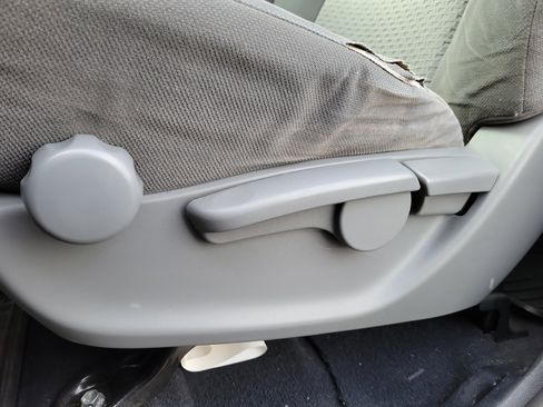 Used 2013 Toyota Tundra 4x4 CrewMax image 18