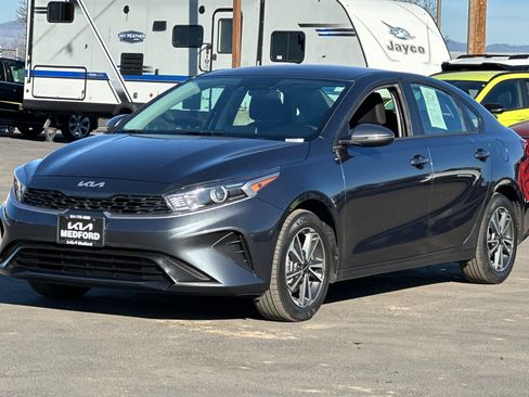 Used 2023 Kia Forte LXS w/ LXS Technology Package image 9