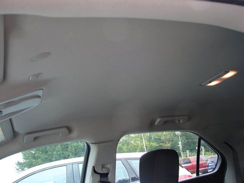 Used 2017 Chevrolet Equinox LT w/ Convenience Package image 9