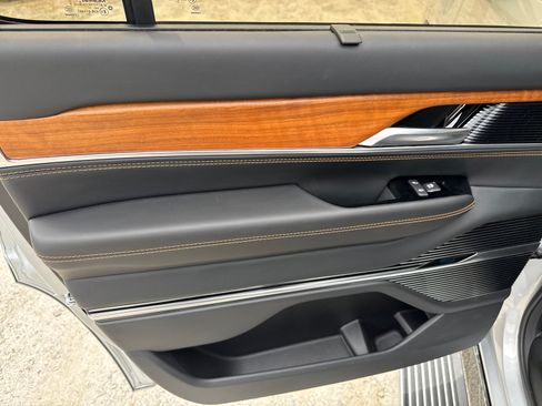 Certified 2024 Jeep Grand Wagoneer Series III AWD/4WD image 24