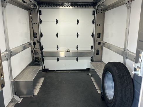 Used 2024 Chevrolet Brightdrop 400 w/ Commercial Equipment Package AWD/4WD image 14