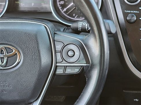 Used 2020 Toyota Camry XLE image 28