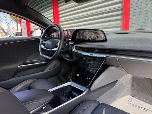 Used 2024 Lucid Air Touring image 31