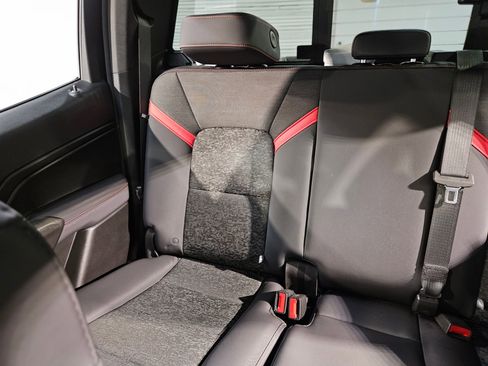 Used 2025 Chevrolet Colorado Z71 image 12