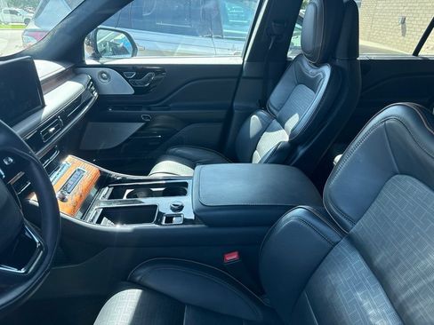 Used 2025 Lincoln Aviator Black Label AWD/4WD image 6