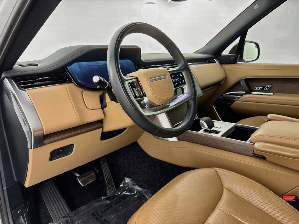 Used 2025 Land Rover Range Rover Long Wheelbase SE AWD/4WD image 9