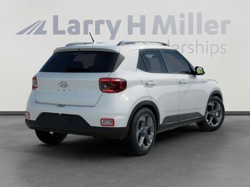 New 2026 Hyundai Venue SEL FWD image 4