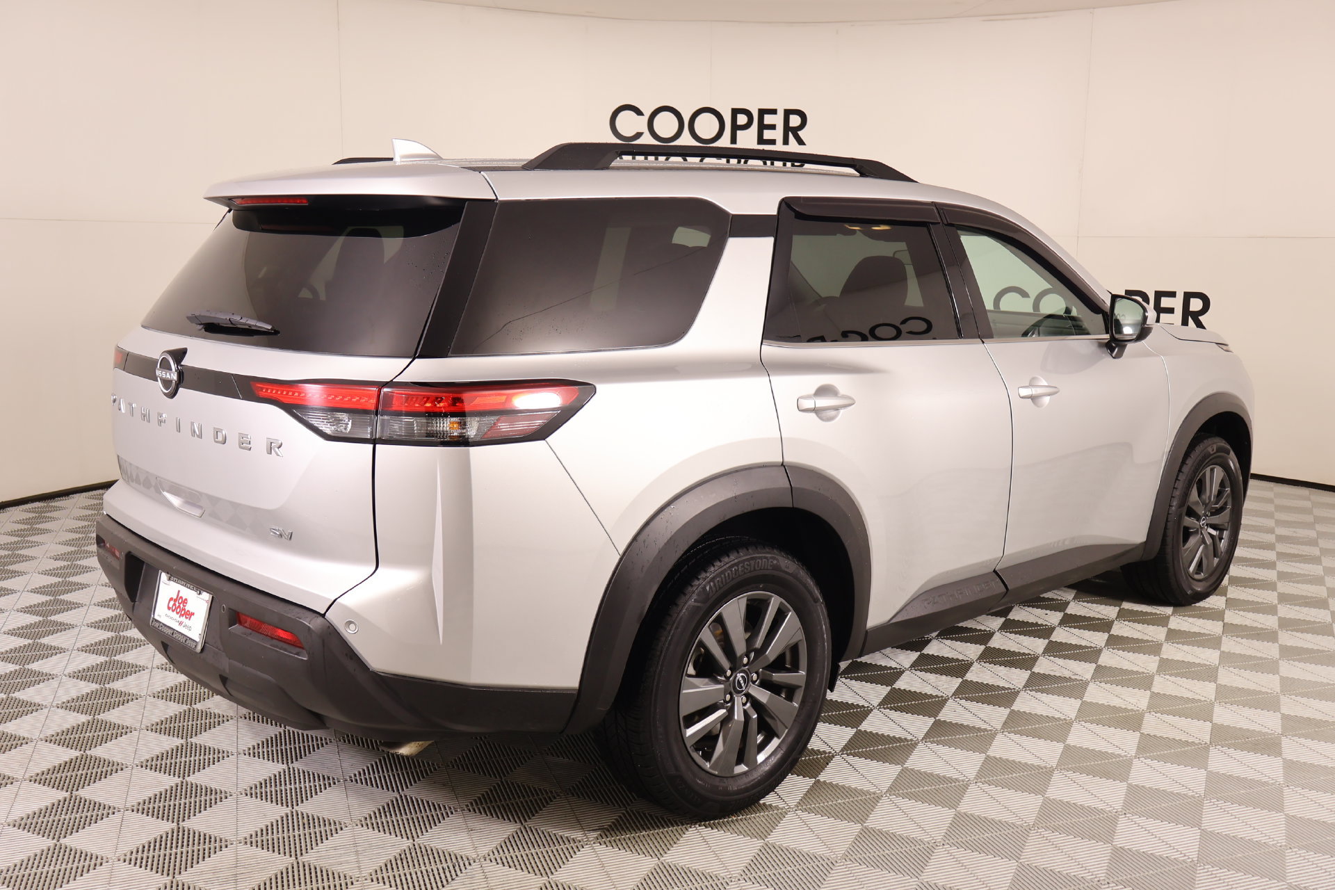 Used 2024 Nissan Pathfinder SV FWD image 21