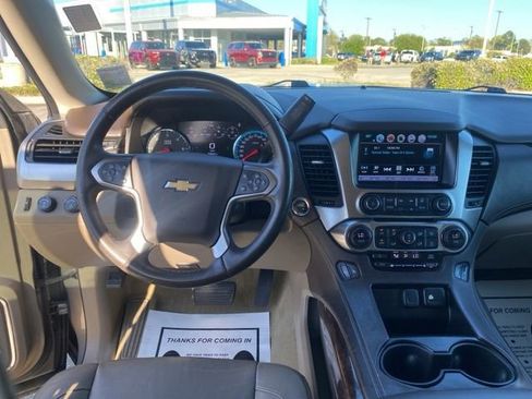 Used 2017 Chevrolet Suburban LT image 21