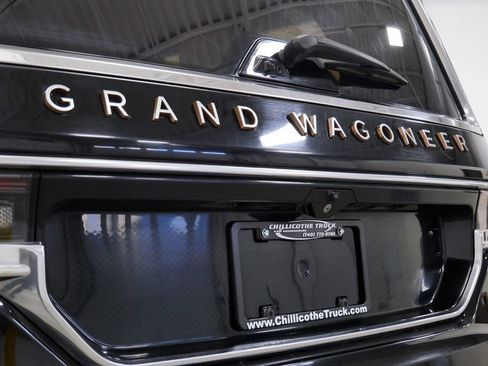 Used 2022 Jeep Grand Wagoneer Series III w/ Rear Seat Video Group 1 AWD/4WD image 9