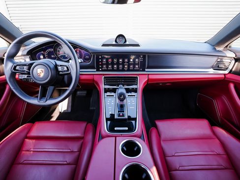 Certified 2023 Porsche Panamera Platinum Edition image 24