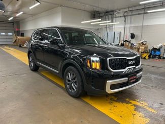 Used 2024 Kia Telluride LX video 1