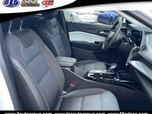 Used 2025 Chevrolet Trax LT FWD image 13