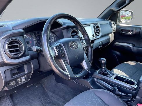 Used 2017 Toyota Tacoma TRD Off-Road w/ Tow Package (A/T) AWD/4WD image 14