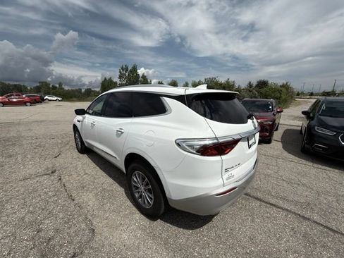 Used 2024 Buick Enclave Essence AWD/4WD image 3