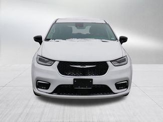 Used 2024 Chrysler Pacifica Touring-L video 2