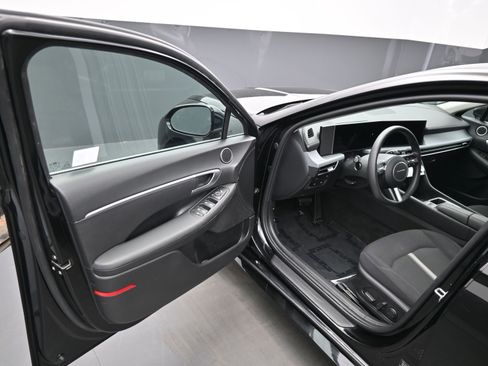 Used 2025 Hyundai Sonata SEL FWD image 17