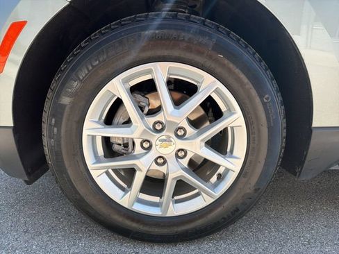 Certified 2024 Chevrolet Equinox LT FWD image 9