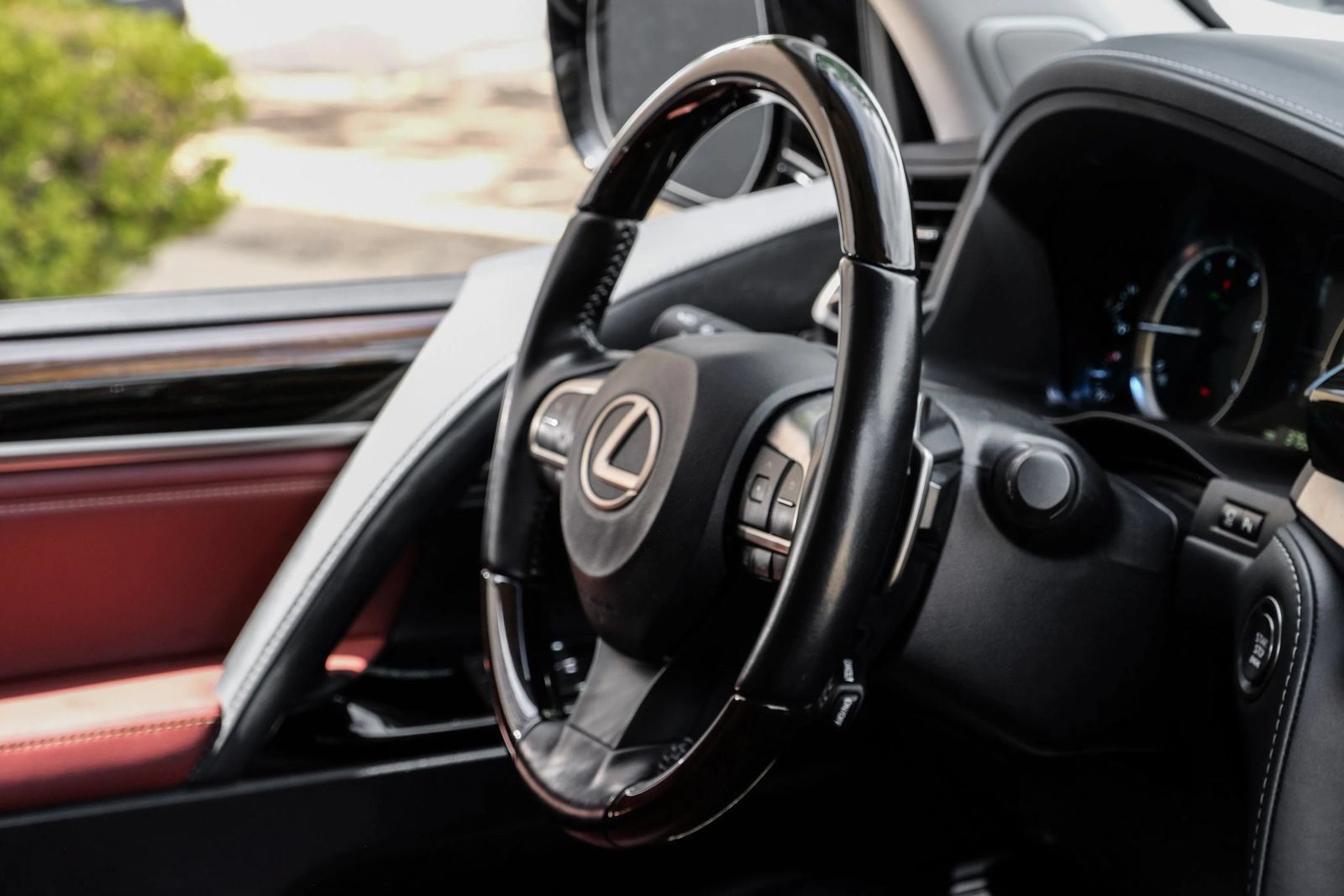 Used 2021 Lexus LX 570 4WD w/ Luxury Package image 14