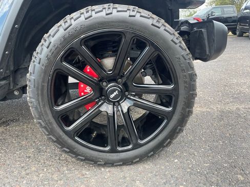 Used 2021 Jeep Gladiator Overland w/ Cold Weather Group image 16