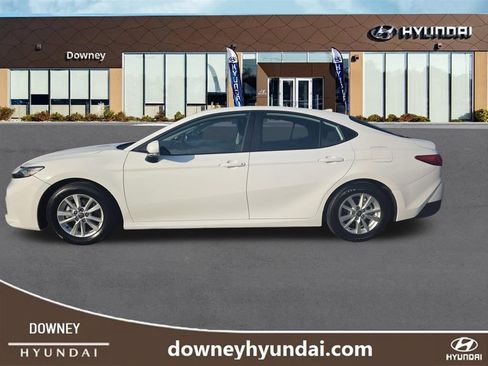 Used 2025 Toyota Camry Hybrid FWD image 2