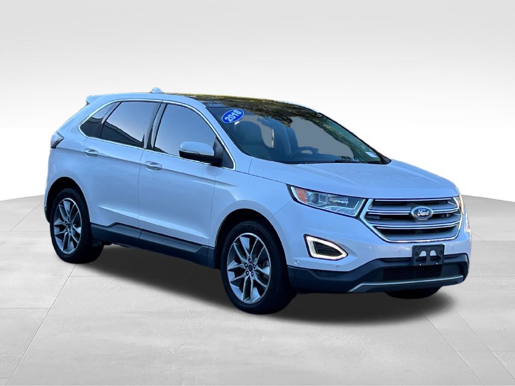 Used 2018 Ford Edge Titanium w/ Equipment Group 302A FWD image 3