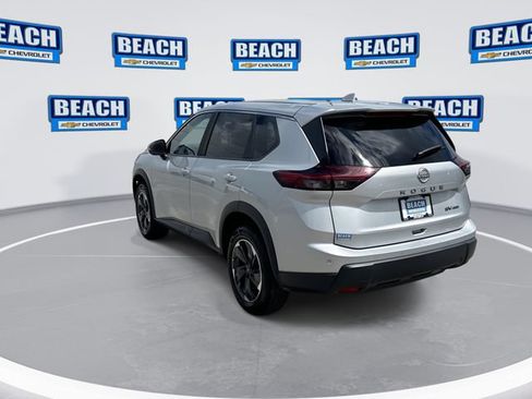 Used 2024 Nissan Rogue SV AWD/4WD image 6