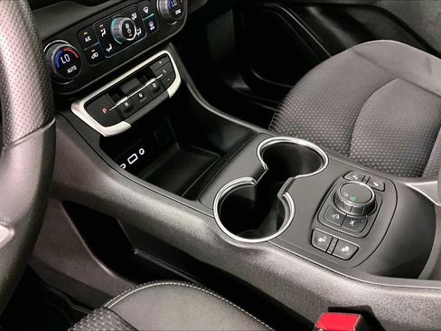 Used 2024 GMC Terrain SLE w/ Driver Convenience Package FWD image 16