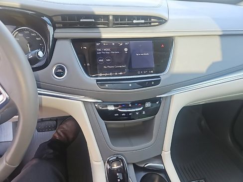 Used 2021 Cadillac XT5 Premium Luxury w/ LPO, Floor Liner Package image 17