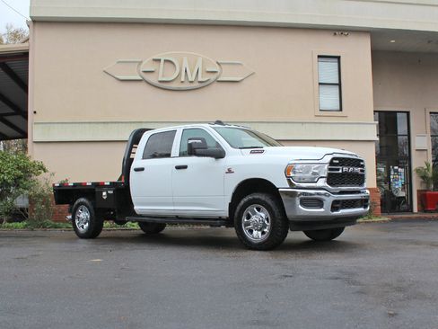 Used 2024 RAM 2500 Tradesman w/ Chrome Appearance Group image 5