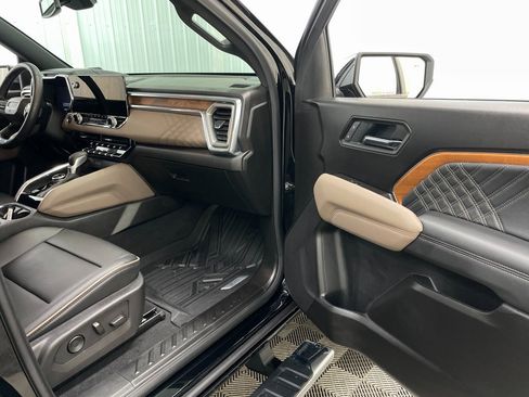 Used 2025 GMC Canyon Denali image 40