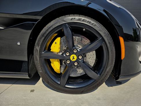 Used 2019 Ferrari Portofino RWD image 12