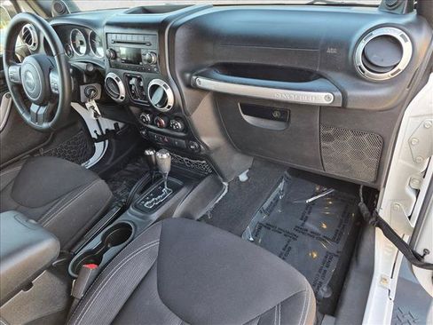 Used 2014 Jeep Wrangler Unlimited Sahara AWD/4WD image 17