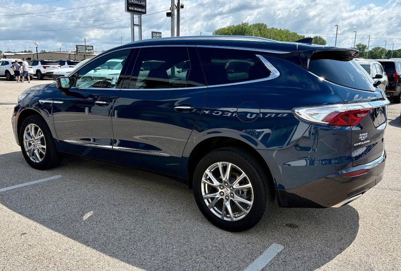 Used 2023 Buick Enclave Essence w/ Experience Buick Package FWD image 7