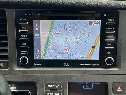 Used 2018 Toyota Sienna Limited Premium w/ Carpet Mat Package image 28