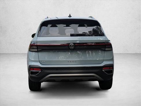 Used 2025 Volkswagen Taos SE FWD image 8