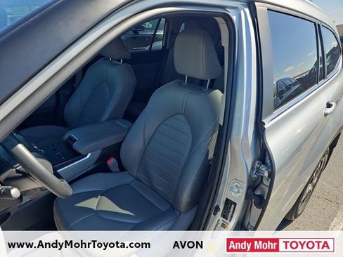 Used 2023 Toyota Highlander XLE image 10