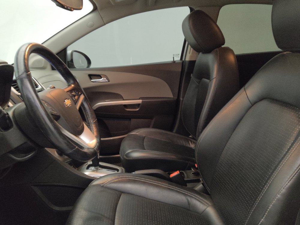 Used 2020 Chevrolet Sonic Premier FWD image 17