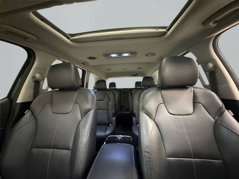 Used 2022 Kia Telluride EX w/ EX Premium Package FWD image 15