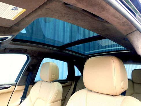 Used 2017 Porsche Macan Turbo image 20